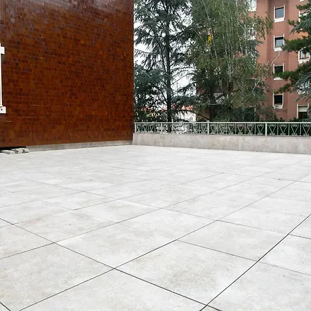 Bronze In The Rotonda With Garage *